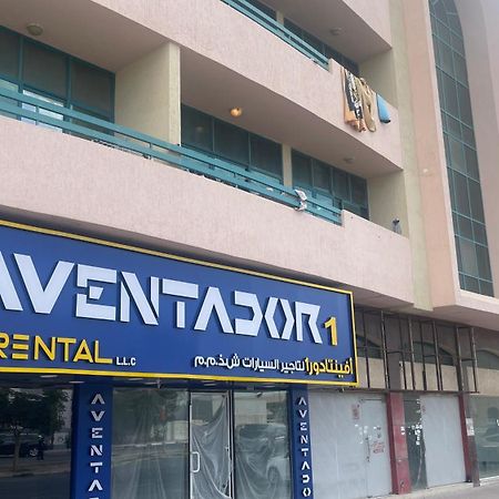 Royal House Capsule Hotel Dubai Exterior photo