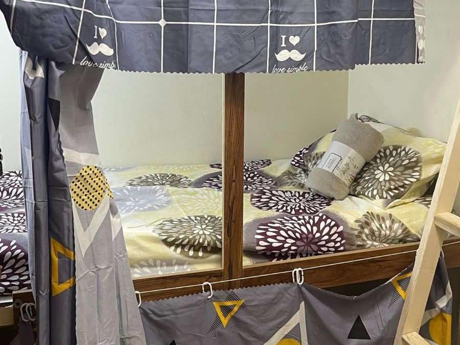 Royal House Capsule Hotel Dubai Exterior photo