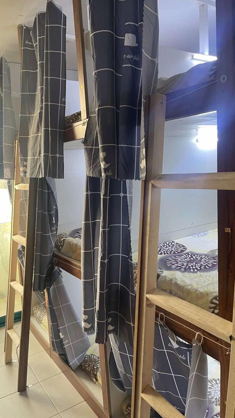 Royal House Capsule Hotel Dubai Room photo